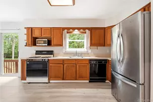 21 Lisa Ct, Shirley, NY 11967 - Photo 8