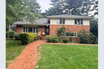 40 Pool Drive, Roslyn, NY 11576 - Photo 2
