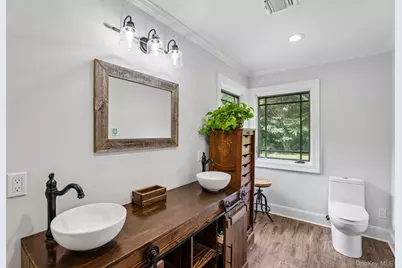 800 Washington Drive, Centerport, NY 11721 - Photo 20