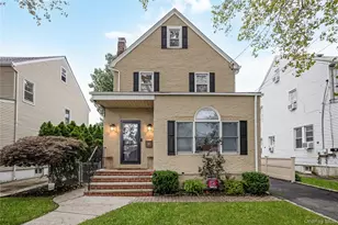 10 York Pl, Williston Park, NY 11596 - Photo 2