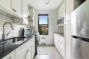 71-11 Yellowstone Blvd, Forest Hills, NY 11375 - Photo 12
