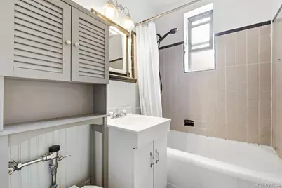 71-11 Yellowstone Boulevard #4M, Forest Hills, NY 11375 - Photo 24