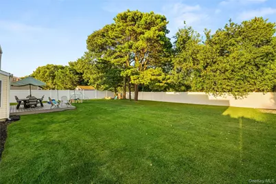 23 Blueberry Lane, Patchogue, NY 11772 - Photo 22