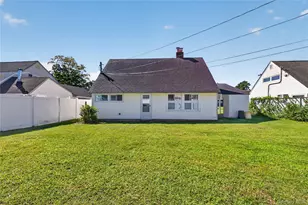 17 Berry Ln, Hicksville, NY 11801 - Photo 6