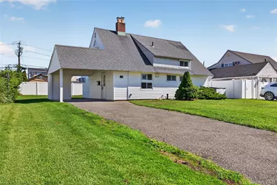 17 Berry Lane, Hicksville, NY 11801 - Photo 2