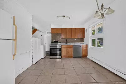 17 Berry Lane, Hicksville, NY 11801 - Photo 8