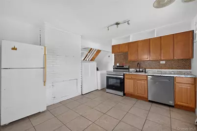 17 Berry Lane, Hicksville, NY 11801 - Photo 10