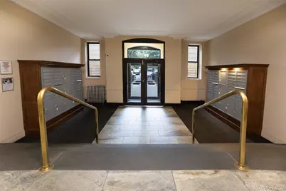 83-52 Talbot Street #3E, Kew Gardens, NY 11415 - Photo 2