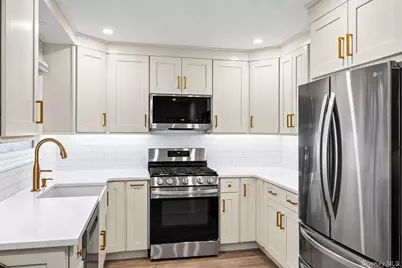 492 Connetquot Avenue, Islip Terrace, NY 11752 - Photo 4