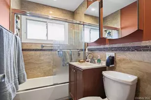 35 Hedge Ln, Westbury, NY 11590 - Photo 10
