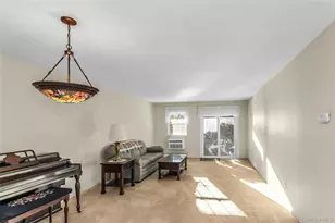 4426 Wilshire Ln, Oakdale, NY 11769 - Photo 8