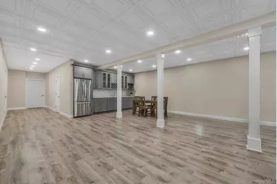 52102 Beech Tree Lane, Plainview, NY 11803 - Photo 20