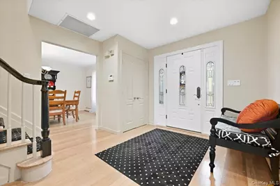 8 Philson Court, Commack, NY 11725 - Photo 4