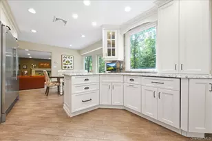 8 Philson Ct, Commack, NY 11725 - Photo 18