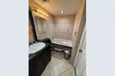 80 Surrey Lane, Hempstead, NY 11550 - Photo 4