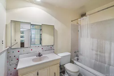 7-24 166th Street #2D, Whitestone, NY 11357 - Photo 8