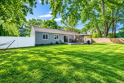 105 Raynor Road, Ridge, NY 11961 - Photo 6