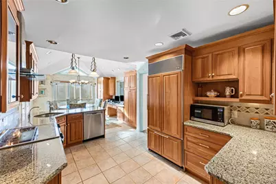 39 Stauber Drive, Plainview, NY 11803 - Photo 6