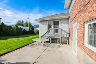 39 Stauber Dr, Plainview, NY 11803 - Photo 22