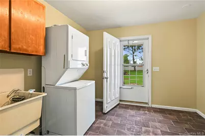 930 Tooker Avenue, West Babylon, NY 11704 - Photo 12