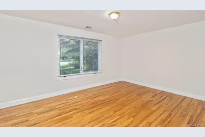 37 W Woodside Avenue, Patchogue, NY 11772 - Photo 22