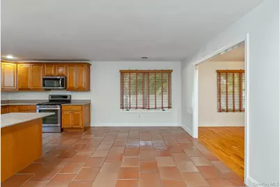 37 W Woodside Avenue, Patchogue, NY 11772 - Photo 12