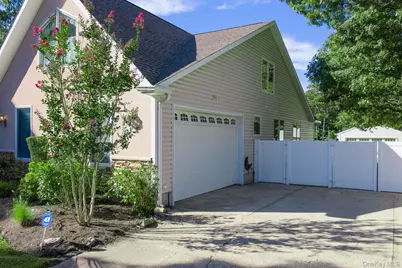 37 W Woodside Avenue, Patchogue, NY 11772 - Photo 32