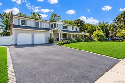 12 Brooktree Court, Bohemia, NY 11716 - Photo 2