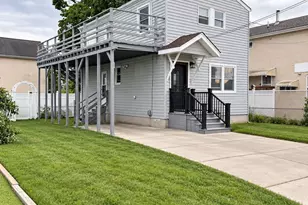 459 Roquette Ave, Floral Park, NY 11001 - Photo 2