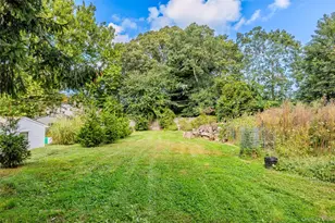 23 Wedgewood Dr, Coram, NY 11727 - Photo 24