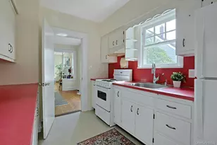 51 Roosevelt St, Pearl River, NY 10965 - Photo 12
