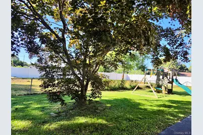 [Address not provided], Babylon, NY 11704 - Photo 12