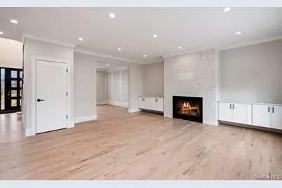 35 Main Parkway, Plainview, NY 11803 - Photo 4