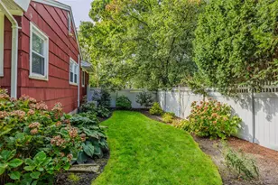 51 Beachfern Rd, Center Moriches, NY 11934 - Photo 8