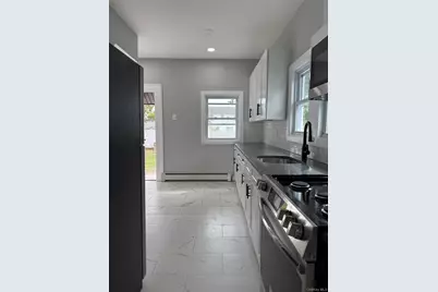 122 Dehnhoff Avenue, Freeport, NY 11520 - Photo 8
