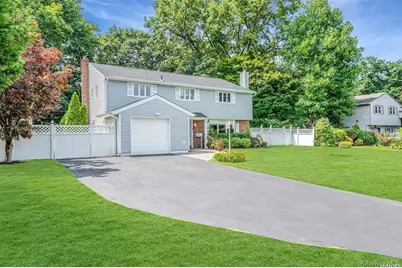 23 Barry Drive, Glen Cove, NY 11542 - Photo 2