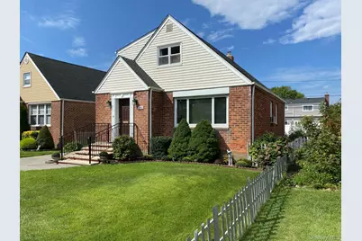 241 Whitehall Road S, Garden City, NY 11530 - Photo 2