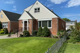 241 Whitehall Rd S, Garden City, NY 11530 - Photo 2