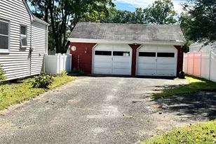 936 Union St, Bohemia, NY 11716 - Photo 2