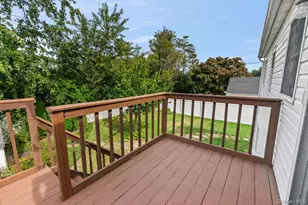 61 Hollyhock Rd, Levittown, NY 11756 - Photo 20