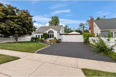 61 Hollyhock Road, Levittown, NY 11756 - Photo 2