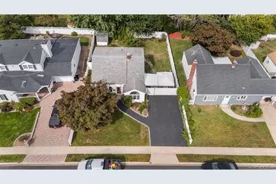 61 Hollyhock Road, Levittown, NY 11756 - Photo 34