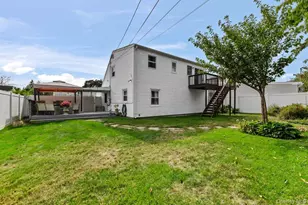 61 Hollyhock Rd, Levittown, NY 11756 - Photo 30
