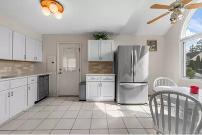 61 Hollyhock Road, Levittown, NY 11756 - Photo 12