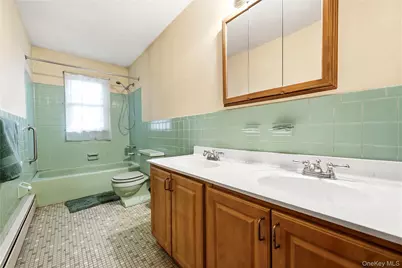 31 Woodland Drive, East Islip, NY 11730 - Photo 10