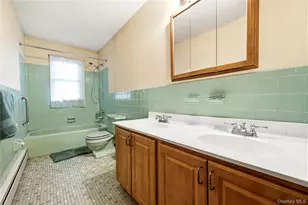 31 Woodland Dr, East Islip, NY 11730 - Photo 10
