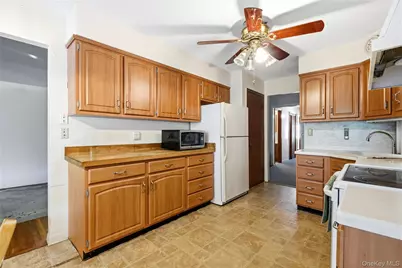 31 Woodland Drive, East Islip, NY 11730 - Photo 8