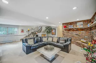 3 Oasis Pl, East Northport, NY 11731 - Photo 12