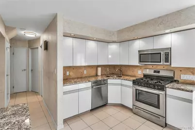 472 Chelsea Avenue, West Babylon, NY 11704 - Photo 8