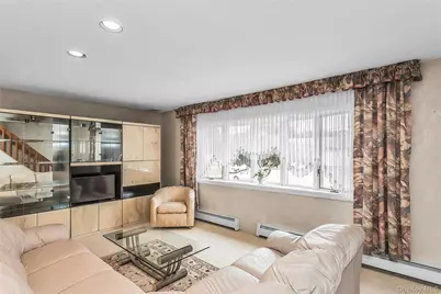 472 Chelsea Avenue, West Babylon, NY 11704 - Photo 4